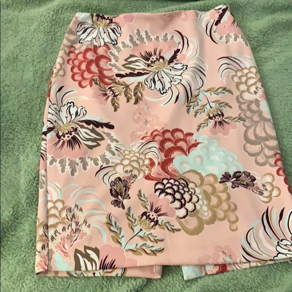 New York and Co pull on skirt